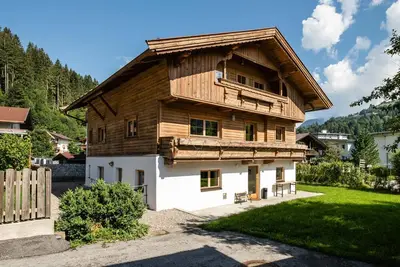 Chalet indépendant avec sauna & terrasse ensoleillée au sud