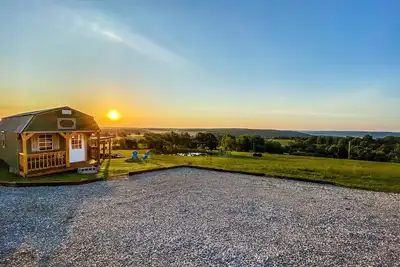 Image de *New* Buffalo River Valley Views-5min From Ponca! \"Tiny Cabin\"