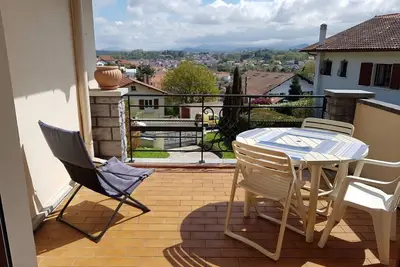 Image de T2 de 30 m2 avec terrasse sur la colline de Bordagain