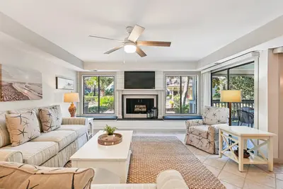 Image de 19 Fazio Villas ~ Updated Two Story Townhome | Direct Walkout to Pool!