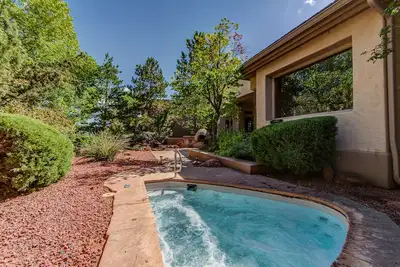 Image de Sedona Village Golf Retreat: Luxurious 3br home with stunning Red Rock views.