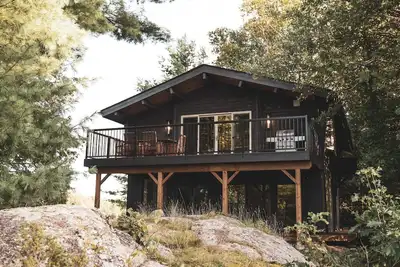 Charming Lakefront Cottage