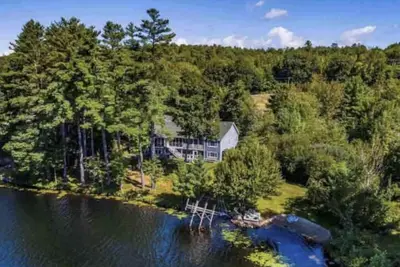 Image de Family Friendly Waterfront Estate on Lake Wicwas w\/ Private Beach & Dock