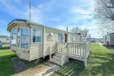 8 berth caravan for hire near Clacton-on-Sea in Essex ref 26287e