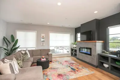 Downtown Modern, Rooftop Patio, Vanderbilt, 8 Beds