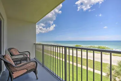 Image de Cozy Condo w/ Pool, Across from Ormond Beach!
