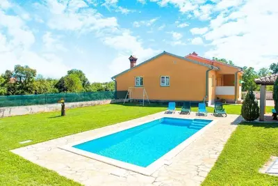 Image de Maison de vacances Zminj pour 1 - 6 personnes avec 3 chambres Ă coucher - Maison de vacances
