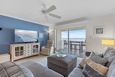 Image de Updated, Coastal Condo with Direct Oceanfront View of Nsb No-Drive Shore!