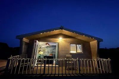 Image de Stunning Award Winning Lakeside Lodge perfect for fishing