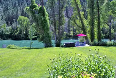 Image de 300 Feet River Frontage on South Fork of the Snake River, 1 hour to Jackson Hole