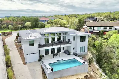 Image de The Oasis at Canyon Lake - 4/3 waterfront home, pool!