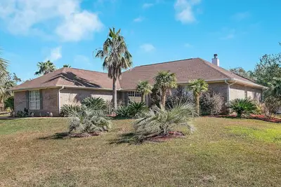 Image de Free Owa Ticket | Quiet Retreat with Screened Pool – Pet-Friendly Getaway!
