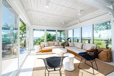 Image de (2025 Open! ) Lakefront Home With Private Beach! !