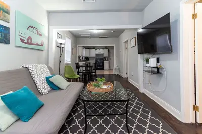 Image de Uptown New Orleans! Free Street Parking! Sleep 6! \n
