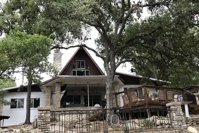 Image de Put Your Toes in the Water - House on Lake 1. 8 Acres