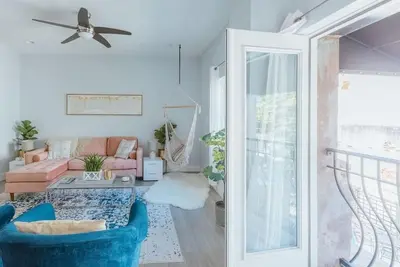Image de Downtown Johnson City Loft with Courtyard