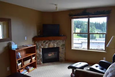Image de Desirable Top Floor Creekside Condo - Awesome Views - Close to trails!