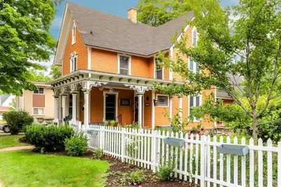 Image de Sheldon House |Historic Lake Geneva Home |Garden Patio |Walkable to all Lg has to Offer |Parking