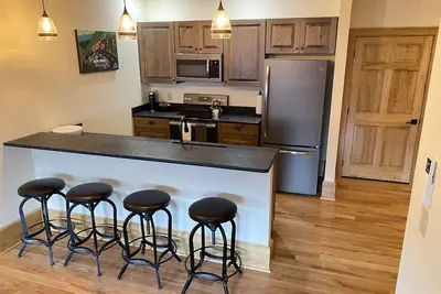 Image de Main Street Retreats 106 - 2 Br Downtown Apt. 106