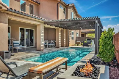 Image de Million Dollar View: Private Pool, Paradise Village, Theater, 6 Master Suites!
