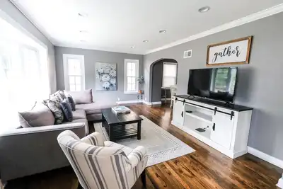 Image de Gorgeous home just steps from Froedtert/Tosa/Mke
