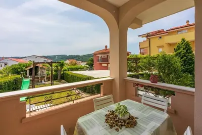 Image de Appartement de deux chambres avec la terrasse Lopar, Rab (A-18388-a)