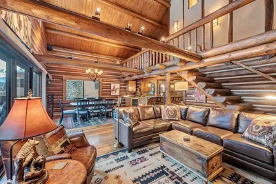 Image de Luxurious Alta\/Snowbird Lodgepole Pine Log Cabin with Hot Tub