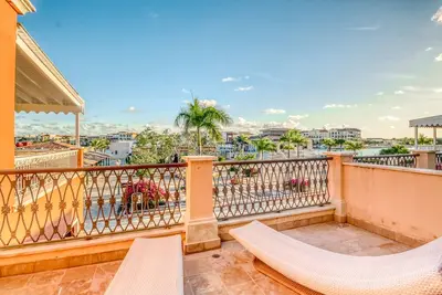 Image de Lovely Marina view sanitized apt w/ private terrace & shared pool
