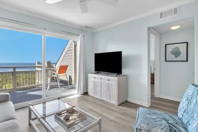 Image de Aqua Vista: Condo with Community Pool and Ocean Views