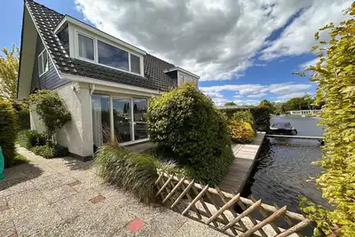 Image de Maison à Boornzwaag avec ponton privé