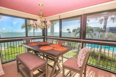 Image de Stunning, Direct Bay View, 2 bedroom 2 bathroom condo