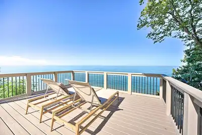Image de Modern Lake Michigan Home with 3 Lakefront Decks!