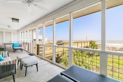 Image de Namastay - Stylish 4br Oceanfront Sanctuary with Private Beach Access!
