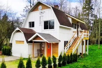 Image de Updated  farm style Apt. w\/ loft minutes from Airport and Seattle