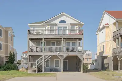Image de Stunning Kdh semi-oceanfront vacation home with Private Pool, Hot Tub, and Rec Room