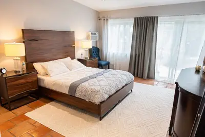 Image de Noho Serenity: Updated Modern 3br House w/Backyard & Outdoor Seating p15