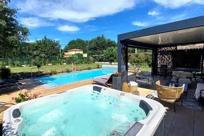 Image de Villa Cezari piscine spa massages cinéma billard - 20 % 20/12/24 au 03/01/25
