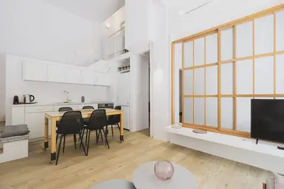 Image de Sun-splashed Stylish Flat, steps to City Old Town