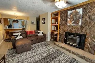 Image de Just steps from the lifts! Dog-friendly Gold Creek Condo