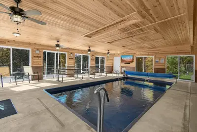 Image de Hilltop Retreat with Indoor Saltwater Pool
