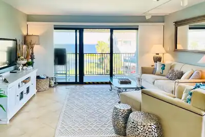 Image de Waterfront, boat-friendly townhome with shared pool