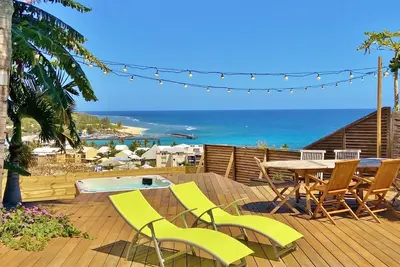 Image de *Villa Blue Waves* - piscine et vue sur l'océan