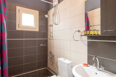 Image de Very Spacious and Well Equipped Room Near the Sea