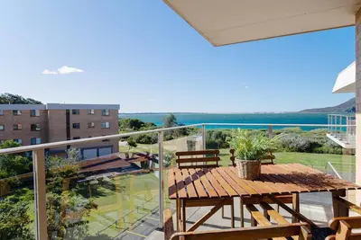 Image de Promenade 12, 8 Intrepid Cl - fantastic waterfront unit with air con and Wifi