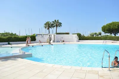 Image de résidence sécurisée -accès piscine-parking