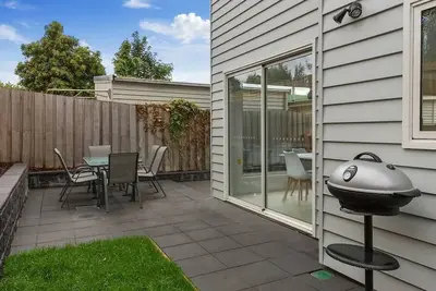 Image de Contemporary and Central in Exclusive Sandy Bay