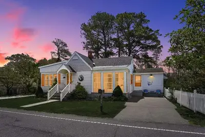 Image de Cottage w Private Creek, Sunroom, Fire Pit, & WiFi