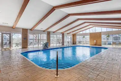 Golf Condo featuring All-Season Sunroom with Daybed