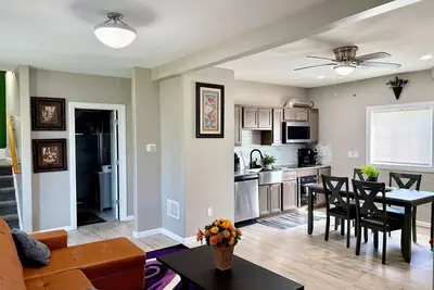 Image de Nice house with king bed 25min to Niagara falls
