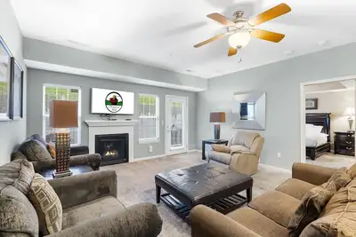 5 Bedroom, 5 Bath Townhouse with Gas Fireplace, Patio with Grill, and Attached Garage